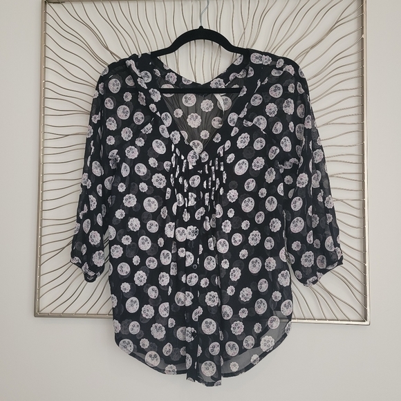 LC Lauren Conrad Semi Sheer Chiffon Black Floral Pleat Button Front Blouse XS - Picture 2 of 12
